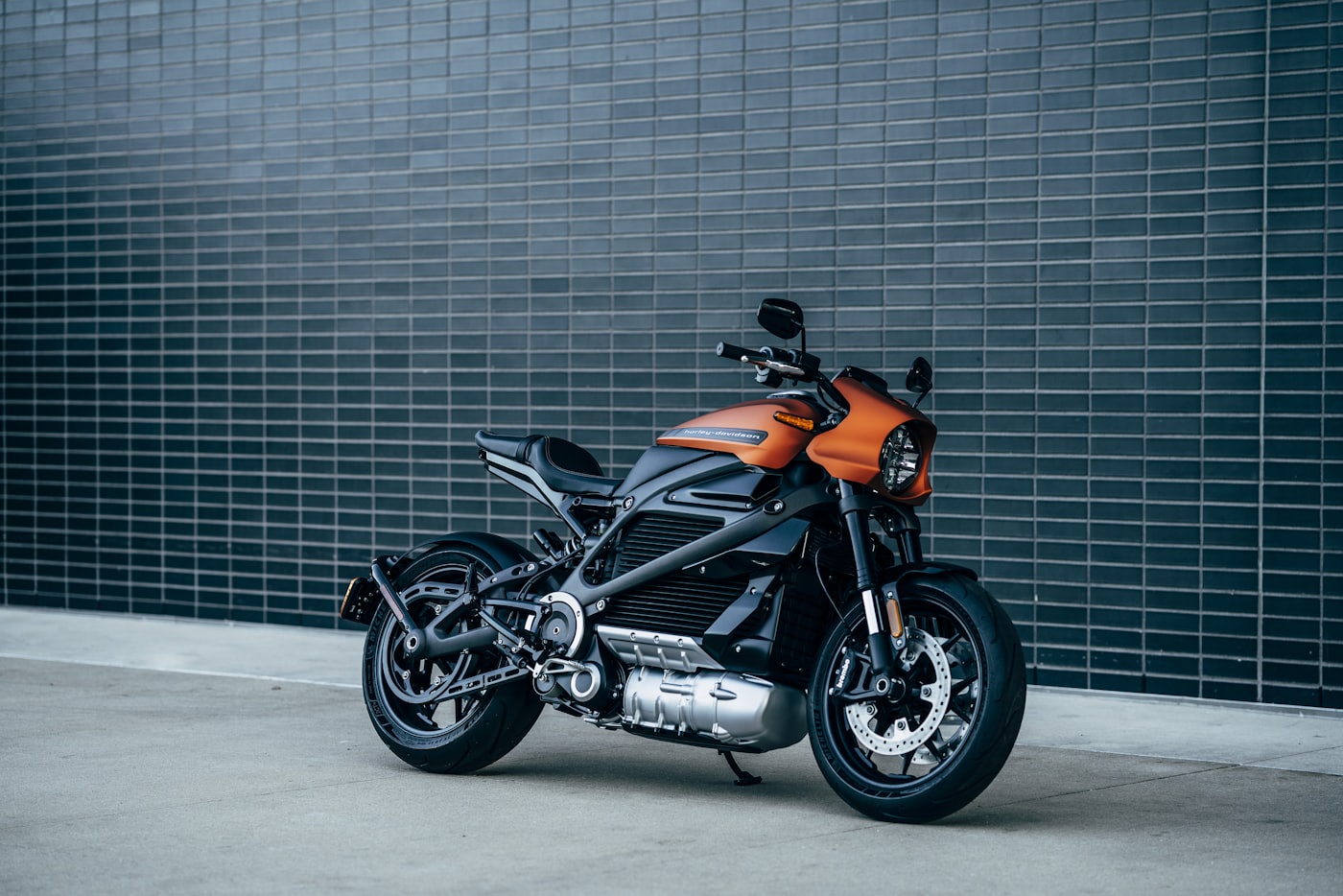 Motocicleta, referência a peças e acessórios para motos